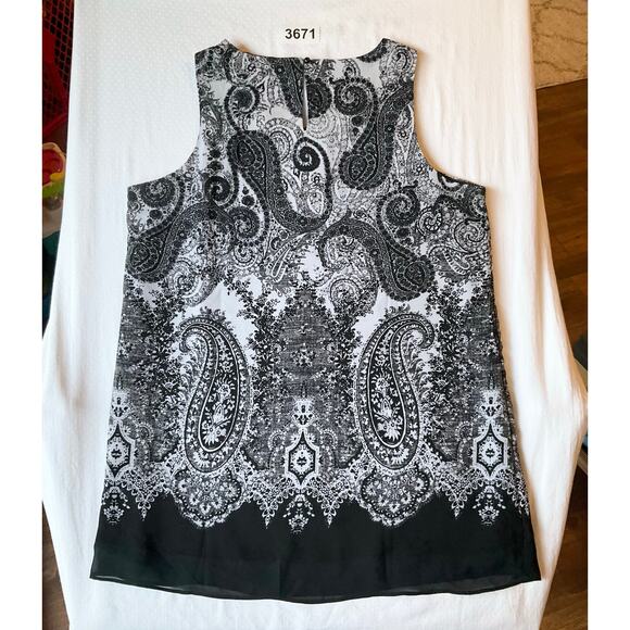 Roz & Ali Women Blouse size S Sleeveless CrewNeck Lightweight Floral Black White - Picture 7 of 7